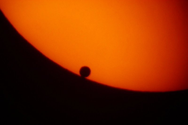 venusinfrontofthesunin2004secondcontact.jpg