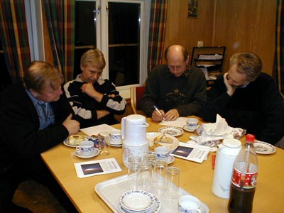 Gruppe 1 i dyp konsentrasjon under Sprrekonkuranssen.